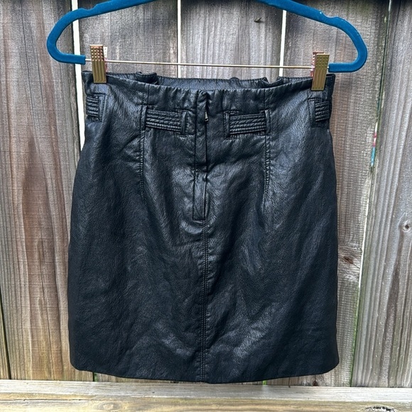 Free People Payton Paperbag Black Faux Leather Textured Mini Skirt, Size 2 - Picture 7 of 10